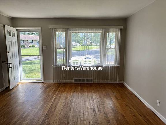 3rd image of 10801 Edgecliffe Dr