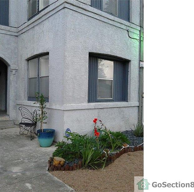 2nd image of 1923 N Interstate 35 APT 4