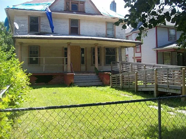 2252 Putnam St photo 1