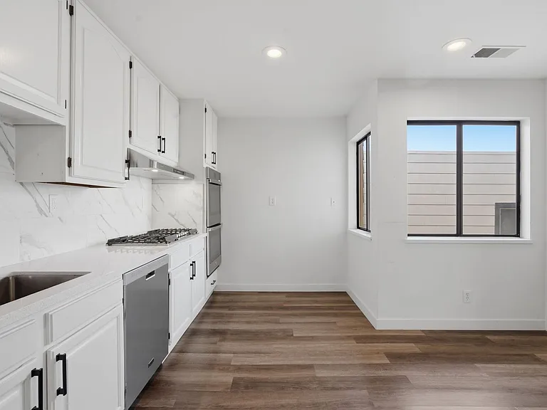 228 Abbot Ave — Photo 18