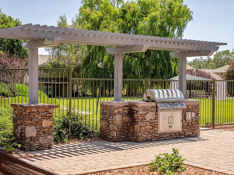 Country Club Meadows Apartments — Photo 10