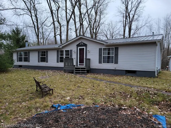 5141 Ravenswood Rd, Kimball, MI 48074