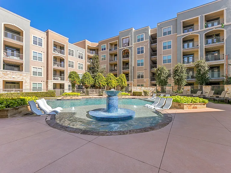The Mark at Huebner Oaks — Photo 18