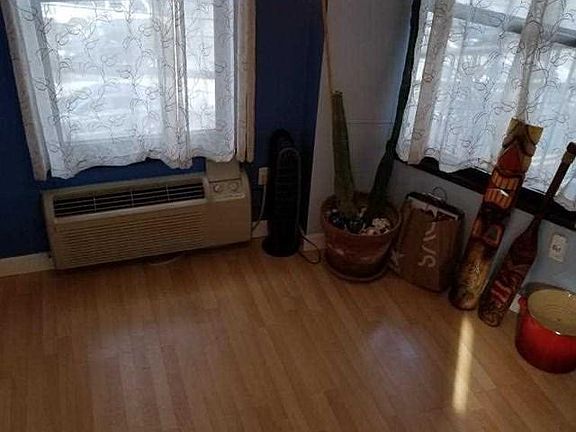 4th image of 584 Anderson Ave APT 3A