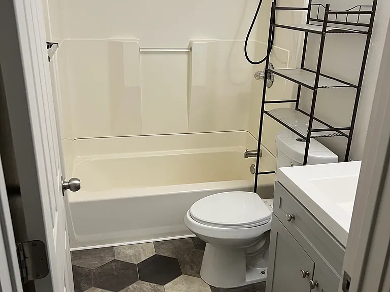243 Marion Ln #B — Photo 6