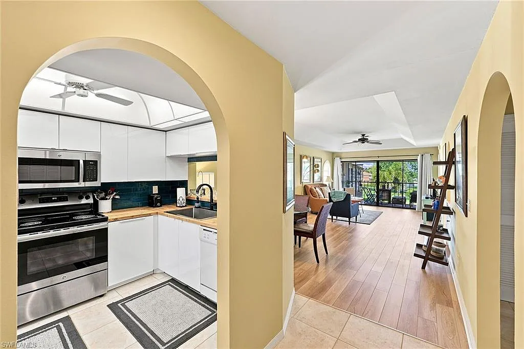 2 bed, 2.0 bath, 1173 sqft, $2,400 — Photo 4
