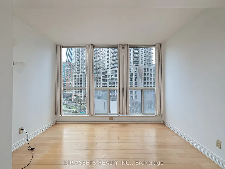 24 Wellesley St W #614 — Photo 4