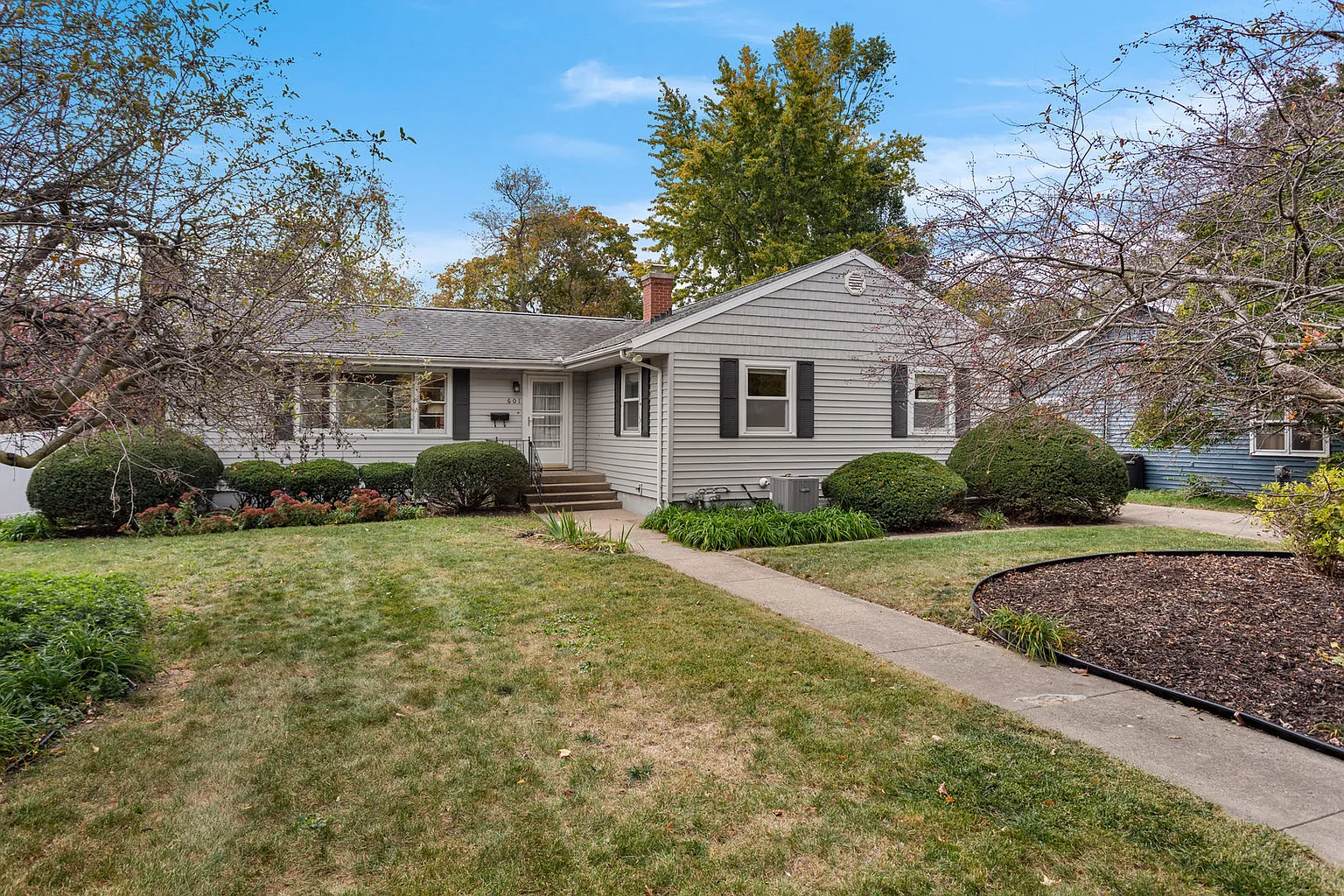 601 Hessel Blvd photo 1