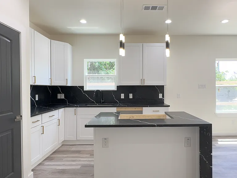 2720 Morning Ave — Photo 5
