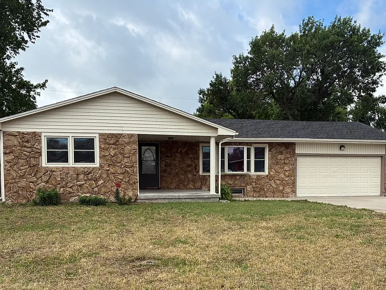 701 E Wood St — Photo 1