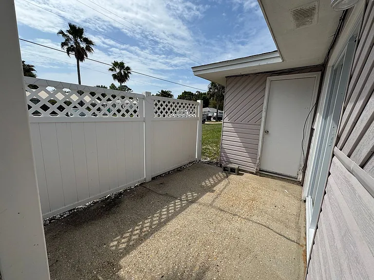 1600 Greenbriar Pkwy #A — Photo 17