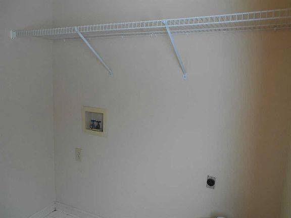 4th image of 1224 Crown Cir
