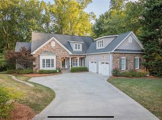 3464 Scarsborough Dr, Winston Salem, NC 27104