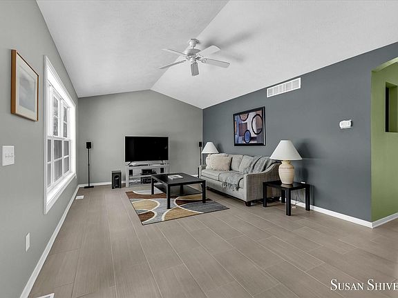 5th image of 4033 Timberland Dr SE