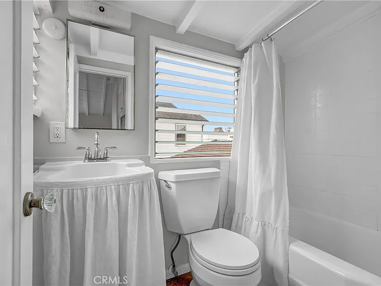 320 Sapphire Ave — Photo 23