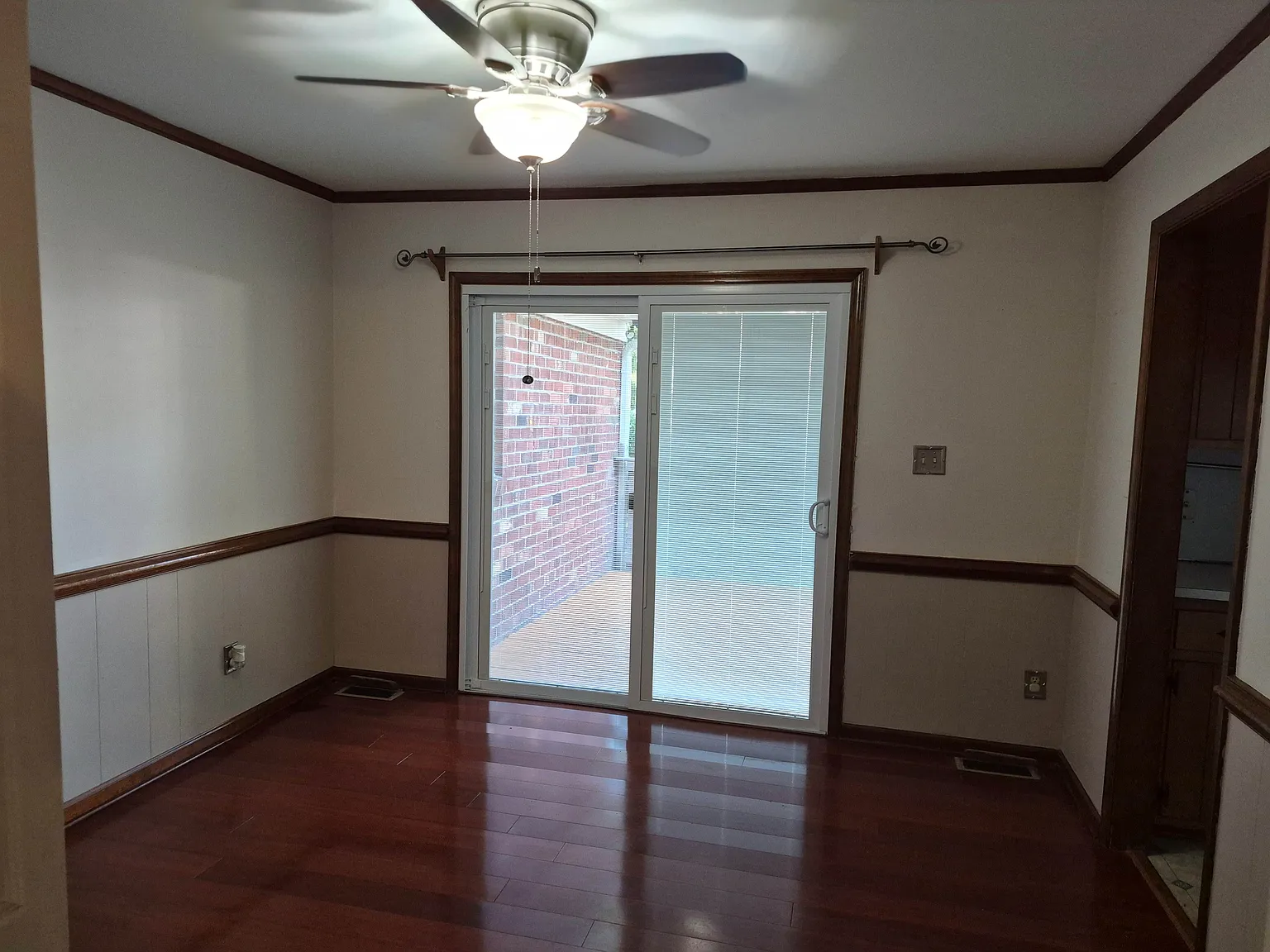 3 bed, 2300 sqft, $2,600 — Photo 4