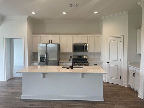 3rd image of 355 Rue Evangeline