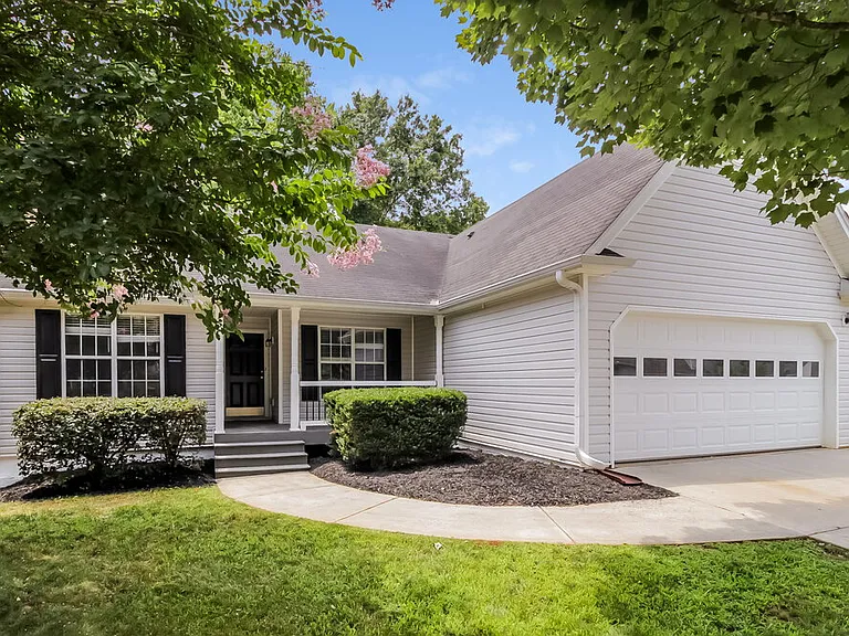 418 Baldwin Ct — Photo 1