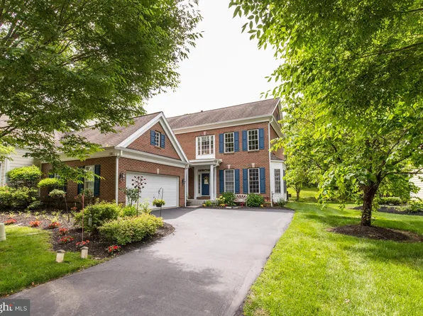 136 Camelot Ln, Newtown Square, PA 19073