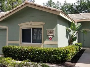 240 Crestwood Cir APT 102, Royal Palm Beach, FL 33411