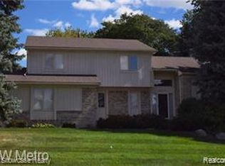 37270 Chesapeake Rd, Farmington Hills, MI 48335