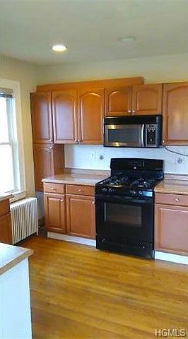 2nd image of 844 McKinley St #2