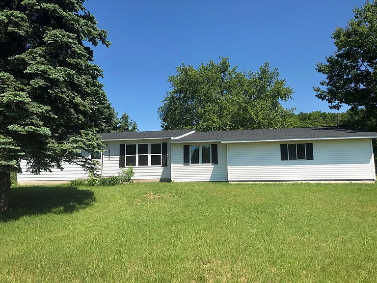 2824 Country Ln — Photo 1
