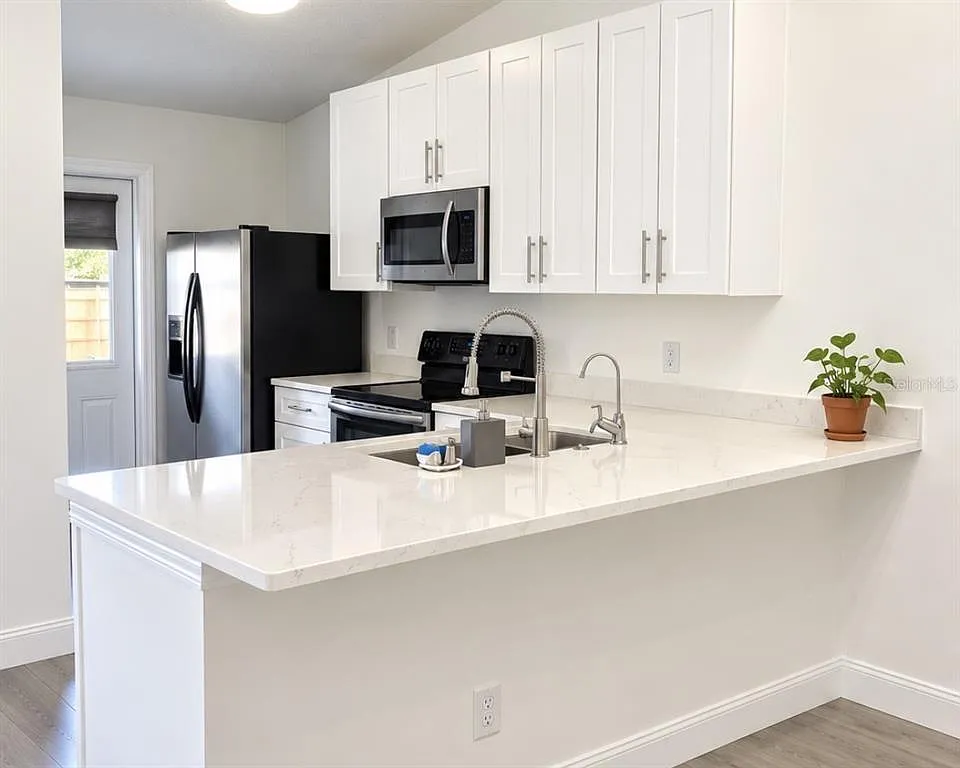 1 bed, 1.0 bath, 703 sqft, $1,600 — Photo 3