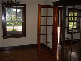 2nd image of 1505 E Oakland Ave