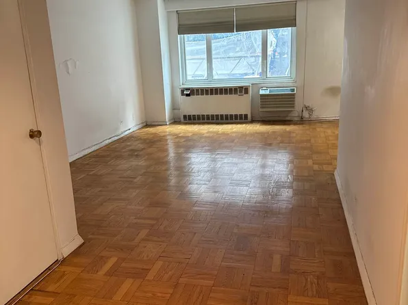411 East 53rd Street image 1 of 11