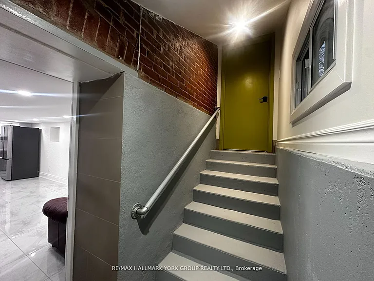 420 Osborne St #LOWER — Photo 5