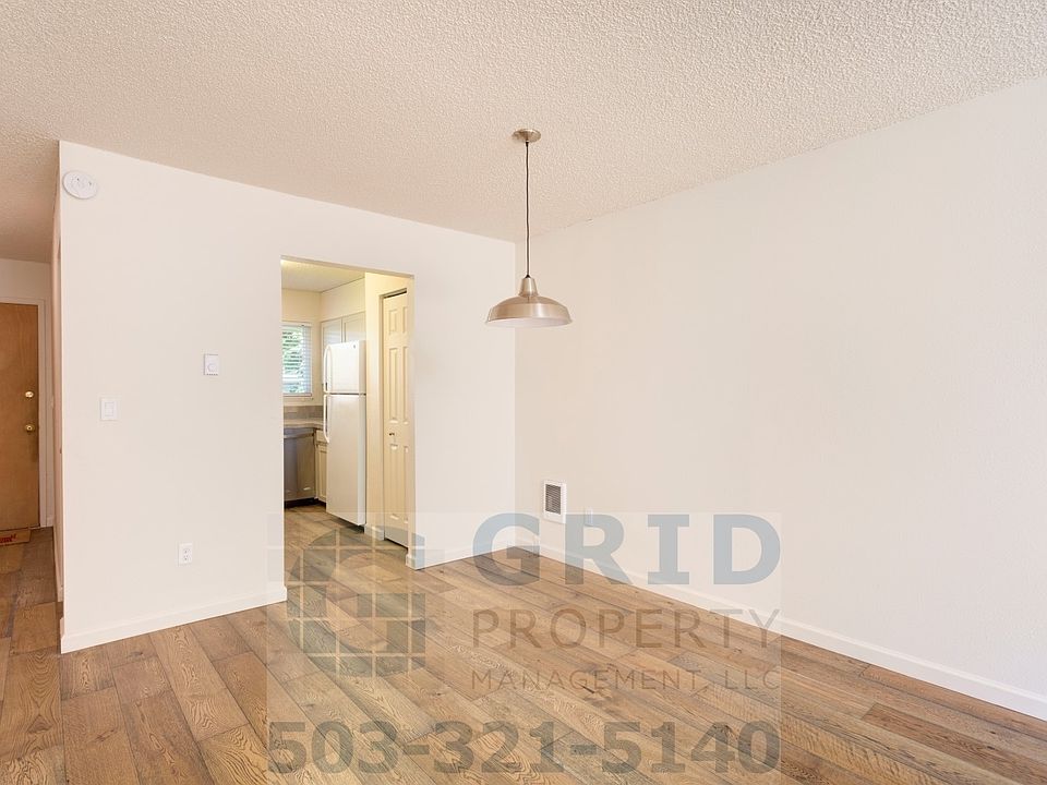 1st image of 2820-2824 SE Woodward St #2820