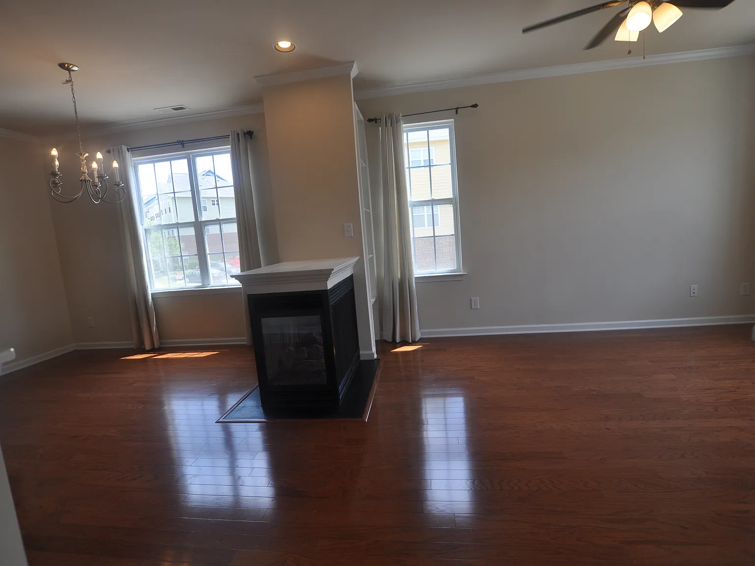 3 bed, 3.5 bath, 1850 sqft, $1,900 — Photo 3