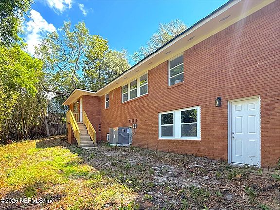 4th image of 10135 Lakeview Rd W