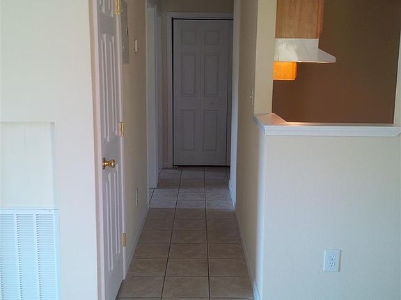 3rd image of 1608 Green Briar Pkwy APT 3