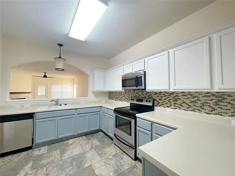 18208 Maxa Dr — Photo 6