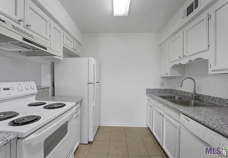 5242 Butter Creek Ln — Photo 3