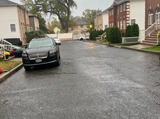 25 Sapphire Ct #1, Staten Island, NY 10307