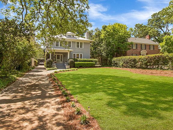 NEWLYLANDSCAPED FRONT YARD