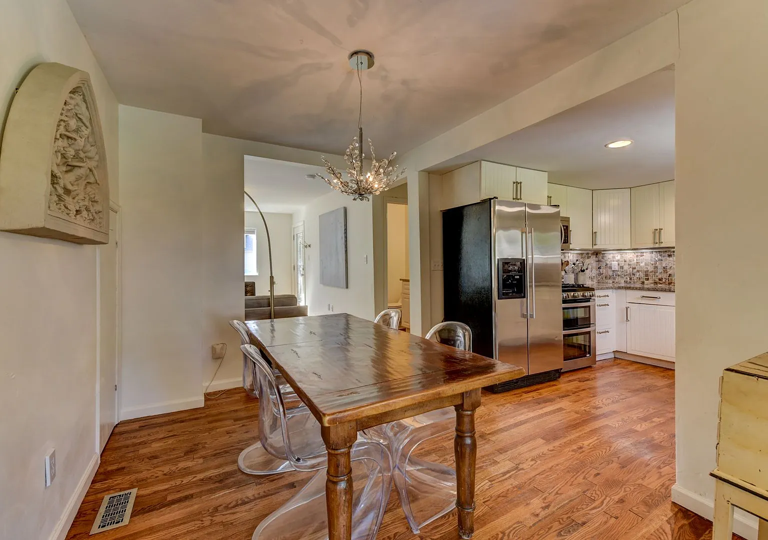 Renovated 3 Bed / 2 Bath Home In Amazing Location — Photo 3