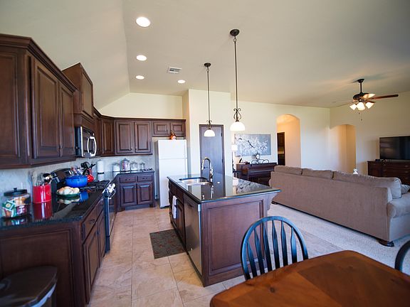 4th image of 113 Broadway Cir