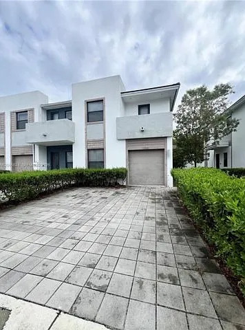 4 bed, 3.0 bath, 1774 sqft, $4,000 — Photo 1
