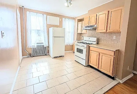 Rented by NYC REALTY GROUP 693 | media 22