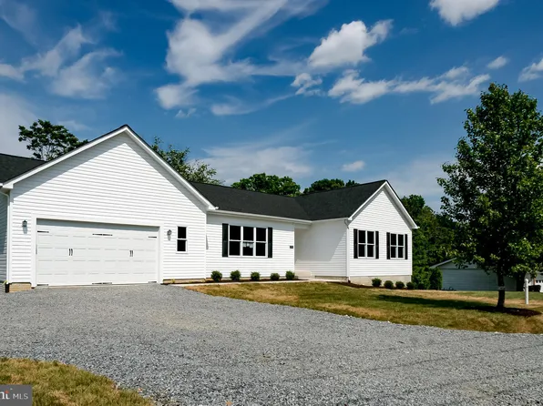 575 Melchers Dr, Fredericksburg, VA 22405