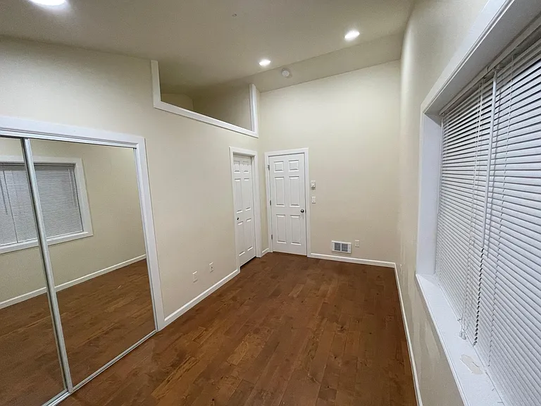 5790 Roosevelt Way NE — Photo 16