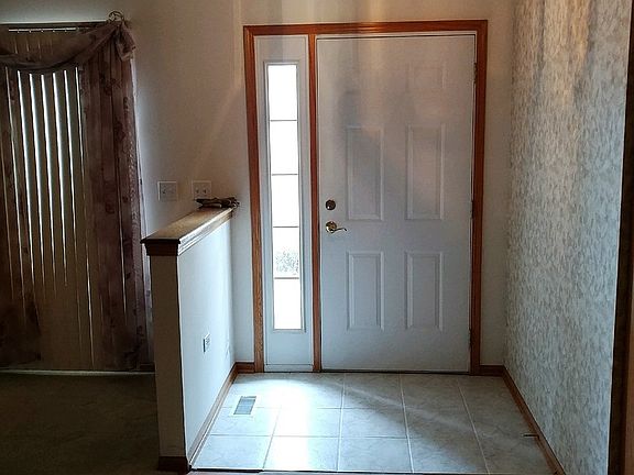 3rd image of 11439 Foxwoods Dr