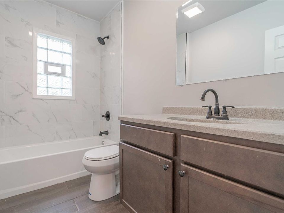 2nd image of 1006 Greenway St