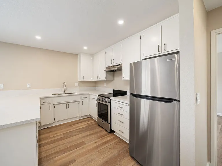 241 Ocean View Ave #O — Photo 2