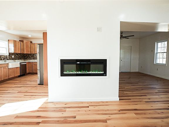 3rd image of 614 Plum St