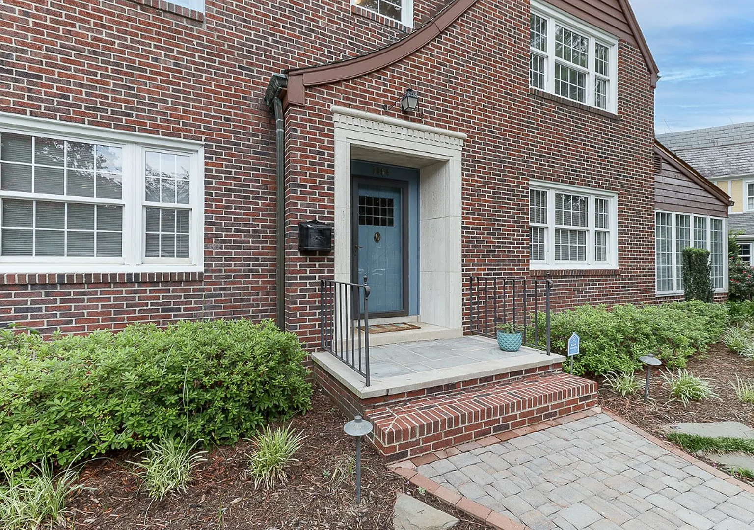 Stately 3 bedroom, 2.5 bathroom Tudor in Norfolk's sought after Lochhaven neighborhood offering o... — Photo 4